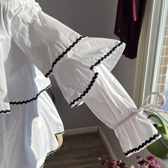 Absolutely adorable layered top - Picture 7 of 8